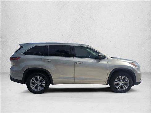 Used 2015 Toyota Highlander XLE FWD image 4