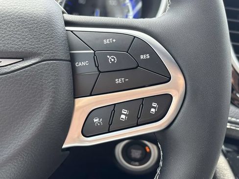New 2027 Chrysler Pacifica Select FWD image 23