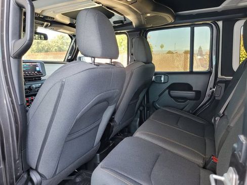 Used 2024 Jeep Wrangler Unlimited AWD/4WD image 15