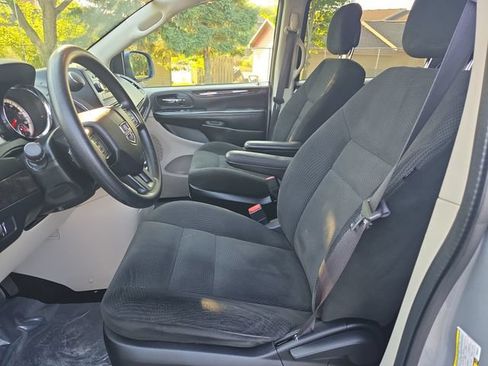 Used 2017 Dodge Grand Caravan SE FWD image 10