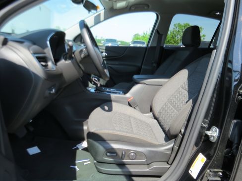 Used 2024 Chevrolet Equinox LT AWD/4WD image 15