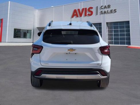 Used 2025 Chevrolet Trax LT w/ LT Convenience Package FWD image 7