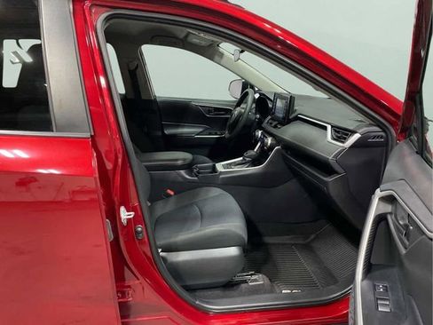 Used 2020 Toyota RAV4 LE w/ All Weather Liner Package image 30