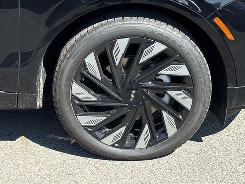 New 2025 Lincoln Nautilus Reserve w/ Jet Appearance Package AWD/4WD image 9