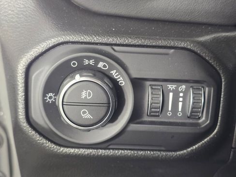 Used 2022 Jeep Gladiator Overland image 23