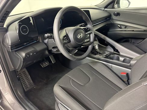 New 2025 Hyundai Elantra SEL FWD image 16