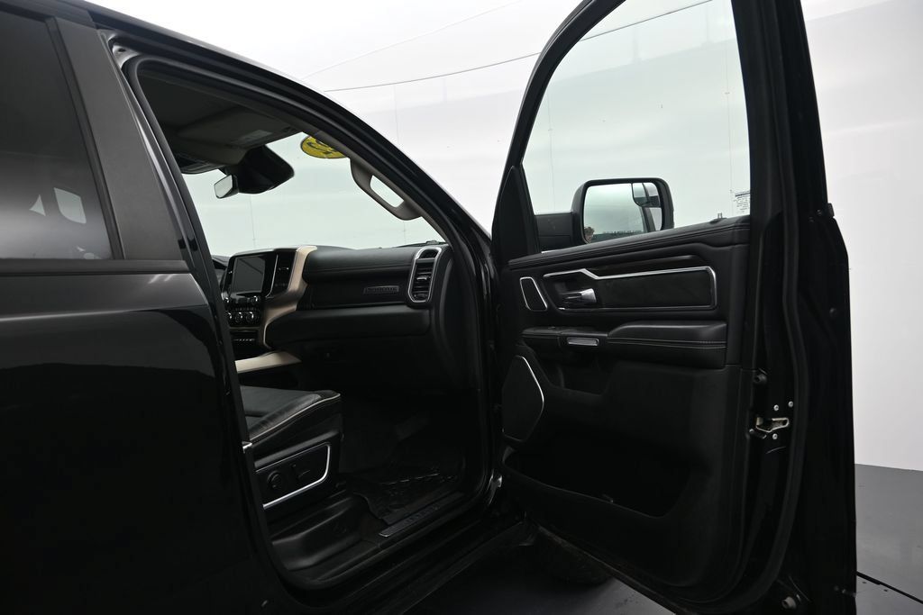 Used 2022 RAM 1500 Laramie AWD/4WD image 17