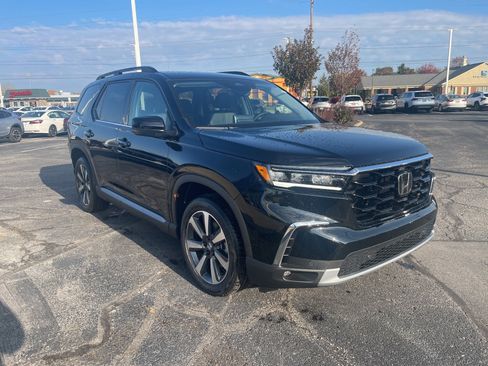 New 2025 Honda Pilot Touring image 4