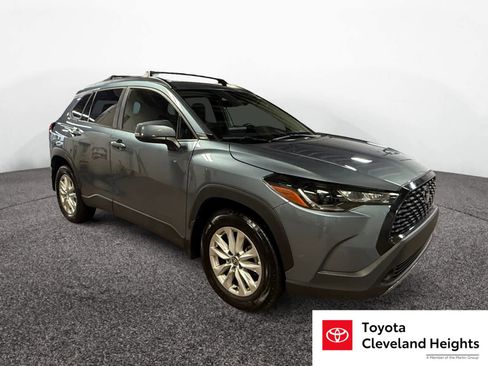 Used 2024 Toyota Corolla Cross LE image 2