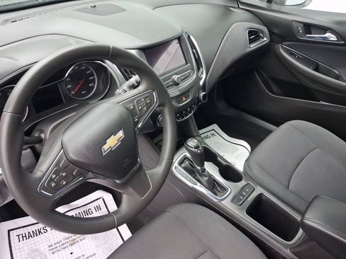 Used 2019 Chevrolet Cruze LT w/ Convenience Package FWD image 4