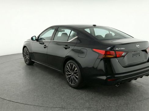 Used 2025 Nissan Altima 2.5 SV FWD image 6