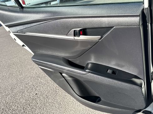 Used 2025 Toyota Camry SE image 15