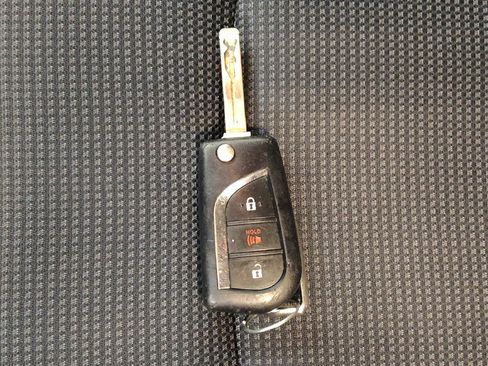 Used 2019 Toyota RAV4 LE w/ All Weather Liner Package AWD/4WD image 32