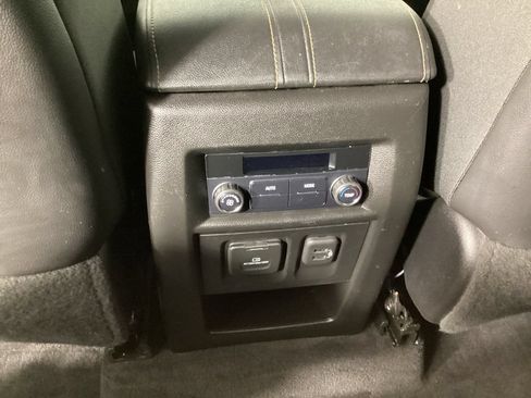 Used 2019 Chevrolet Traverse LT w/ LT Premium Package FWD image 32