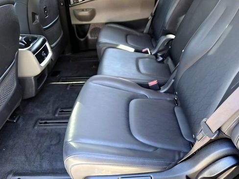 Used 2025 Kia Carnival FWD image 14