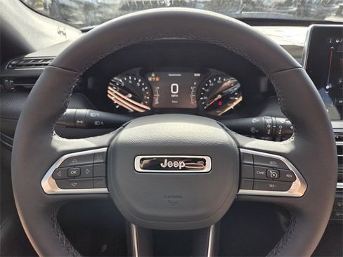 Used 2026 Jeep Compass Latitude image 24