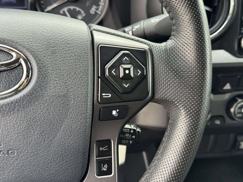 Used 2020 Toyota Tacoma TRD Sport AWD/4WD image 12