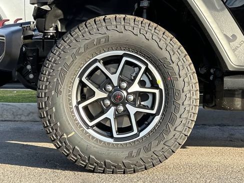New 2026 Jeep Gladiator Rubicon w/ Steel Power Dome Hood Package AWD/4WD image 23