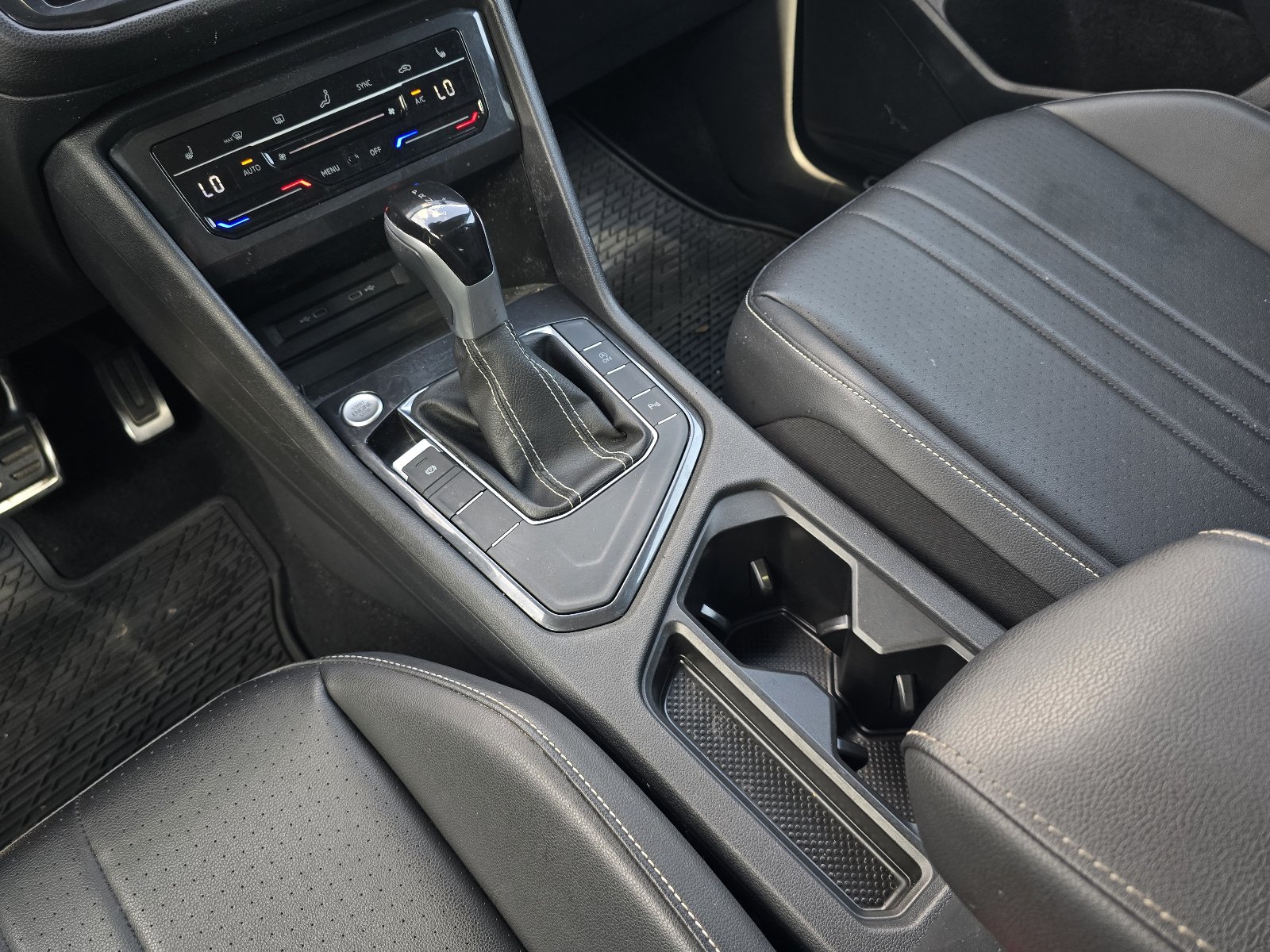 Used 2023 Volkswagen Tiguan SE R-Line FWD image 17