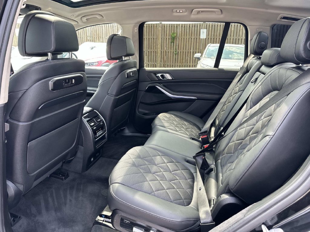 Used 2023 BMW X7 xDrive40i w/ Climate Comfort Package AWD/4WD image 28