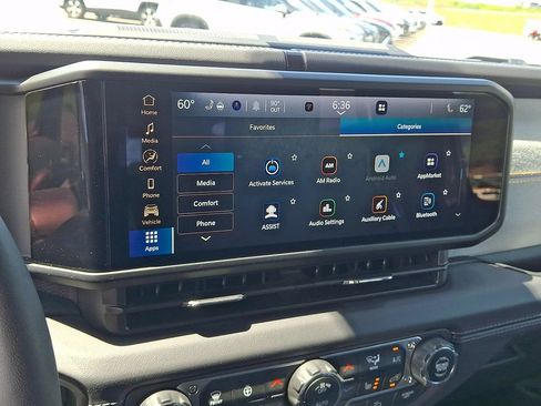 Used 2025 Jeep Wrangler Unlimited Sahara w/ Safety Group AWD/4WD image 17