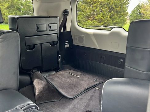 Used 2013 Lexus LX 570 4WD w/ Luxury Pkg image 14