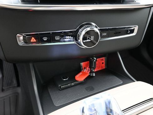 New 2026 Volvo XC90 B6 Ultra w/ Protection Package Premier image 17