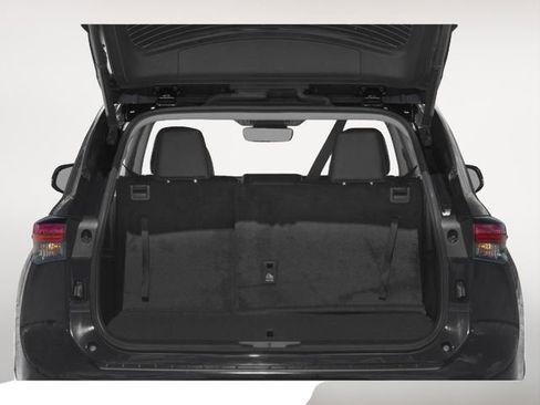 Certified 2026 Toyota Highlander XLE AWD/4WD image 11