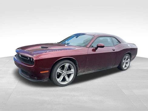 Used 2018 Dodge Challenger SXT w/ Super Sport Group (SS/T) RWD image 2