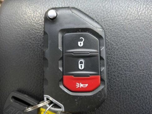 Certified 2025 Jeep Gladiator Sport AWD/4WD image 31