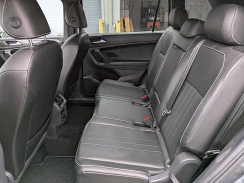 Used 2022 Volkswagen Tiguan SE R-Line FWD image 11