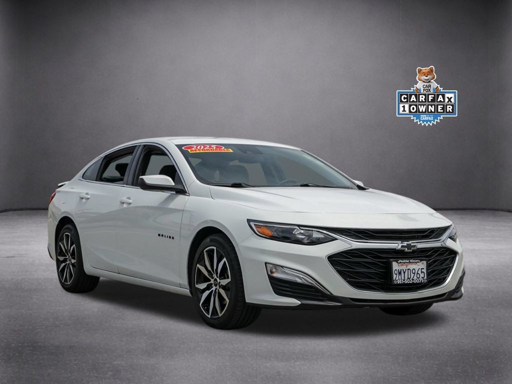 Used 2025 Chevrolet Malibu RS FWD image 2