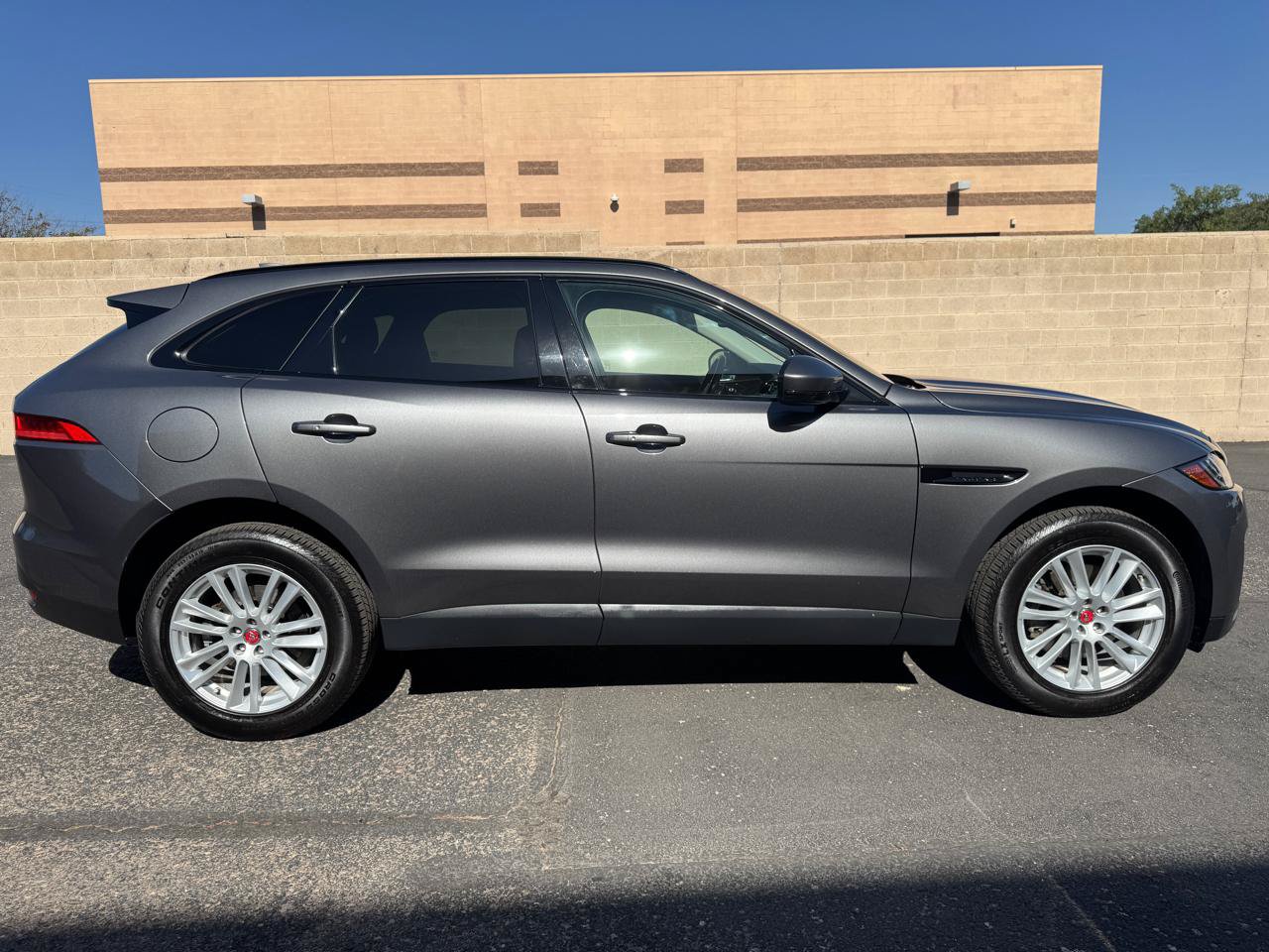 Used 2017 Jaguar F-PACE Prestige AWD/4WD image 9