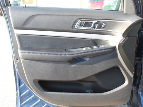 Used 2017 Ford Explorer XLT w/ Equipment Group 202A image 9