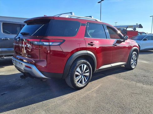 Used 2023 Nissan Pathfinder SL image 3
