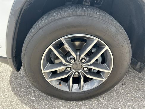 Used 2020 Jeep Grand Cherokee Limited image 18