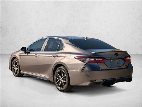 Used 2022 Toyota Camry SE image 4