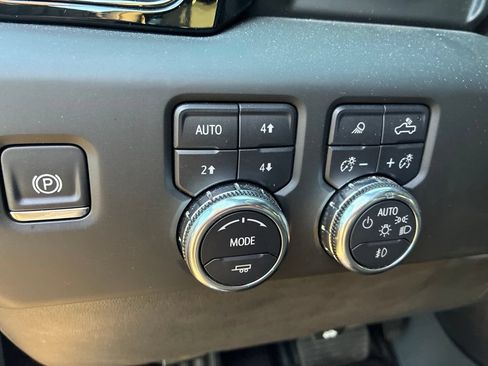 Used 2024 GMC Sierra 1500 AT4 w/ Technology Package AWD/4WD image 12