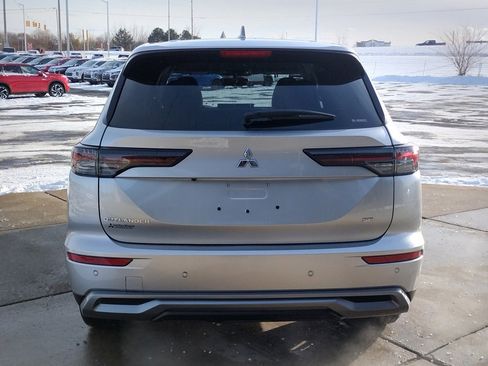 New 2026 Mitsubishi Outlander SE image 17