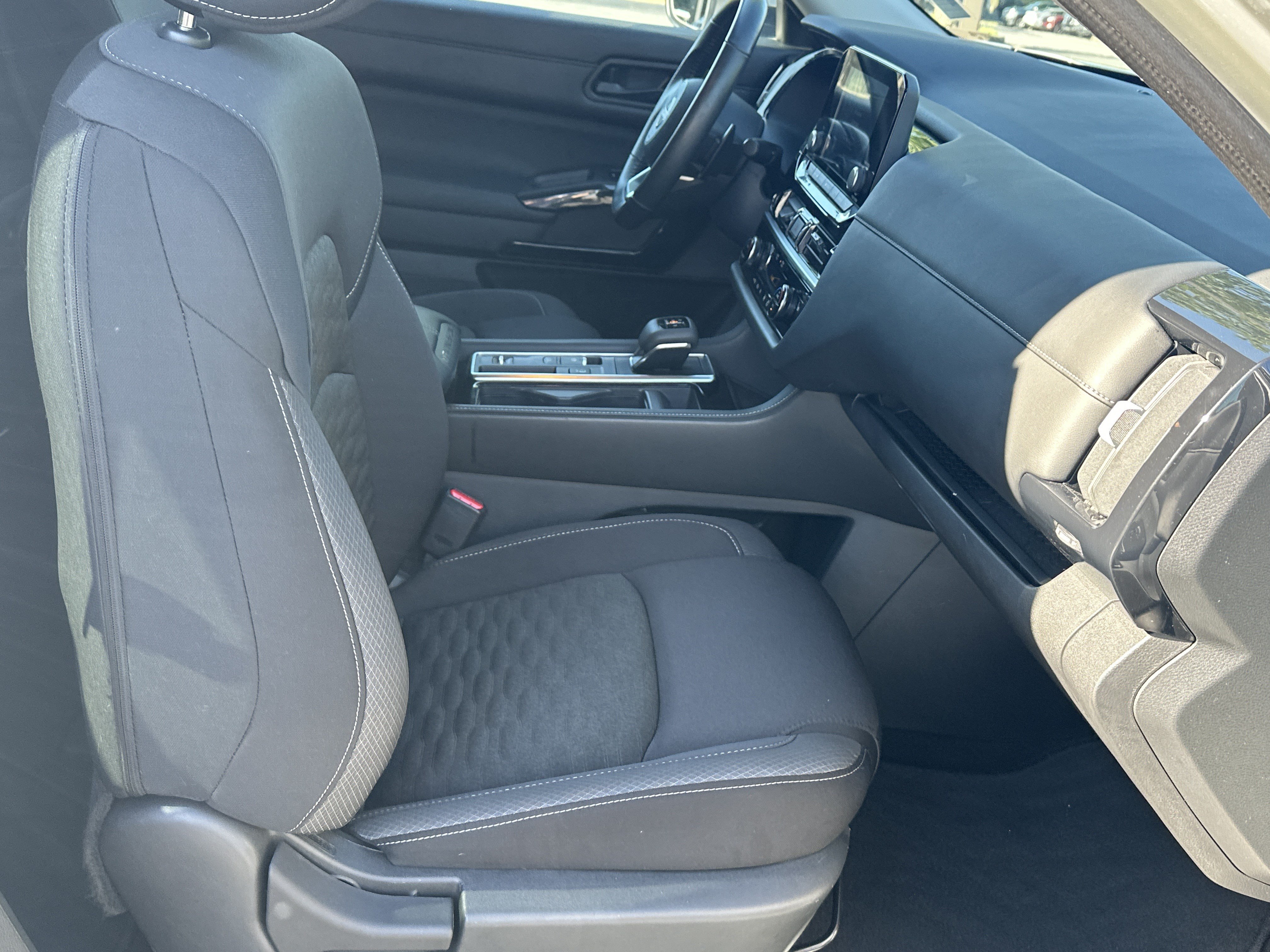 Used 2024 Nissan Pathfinder SV FWD image 13