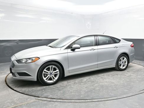 Used 2018 Ford Fusion SE image 3