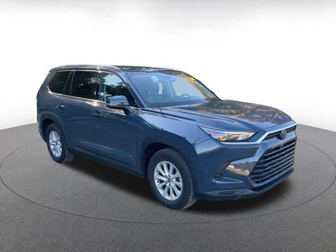 Used 2025 Toyota Grand Highlander XLE image 2