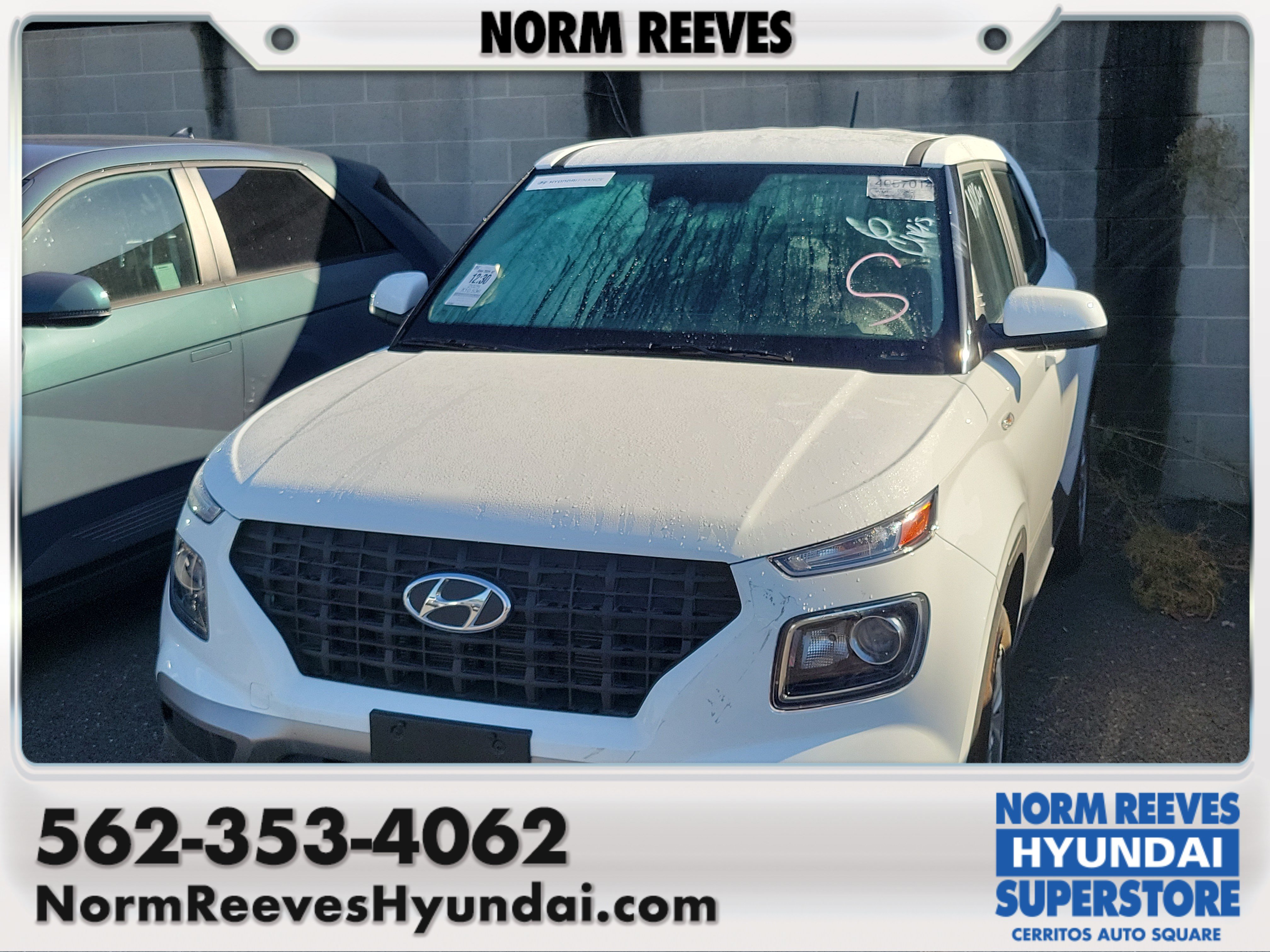 Used 2025 Hyundai Venue SE FWD image 1