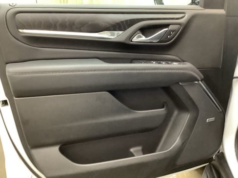 Used 2024 GMC Yukon XL Denali w/ Advanced Technology Package RWD image 11