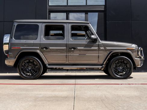 Used 2025 Mercedes-Benz G 550 image 10