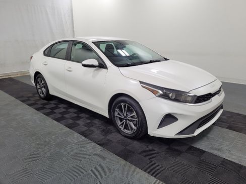 Used 2022 Kia Forte LXS w/ LXS Technology Package FWD image 11