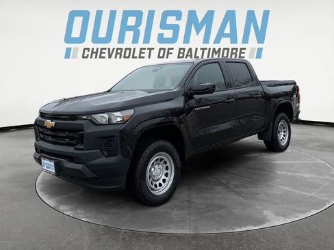 Used 2024 Chevrolet Colorado W/T w/ Safety Package image 2