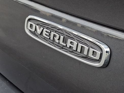 Used 2022 Jeep Grand Cherokee L Overland w/ Luxury Tech Group IV AWD/4WD image 32
