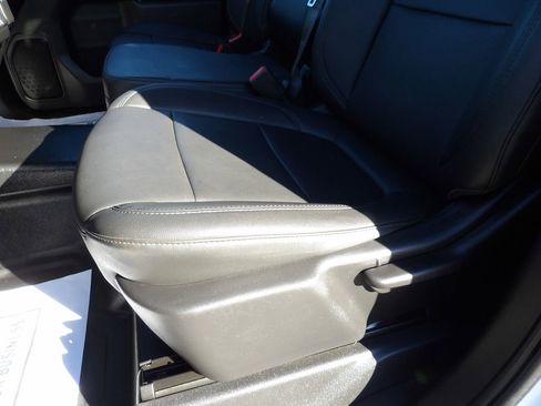 Used 2021 GMC Sierra 3500 4x4 Crew Cab w/ Convenience Package image 18