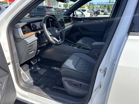 Certified 2025 Volkswagen Tiguan SEL R-Line AWD/4WD image 20